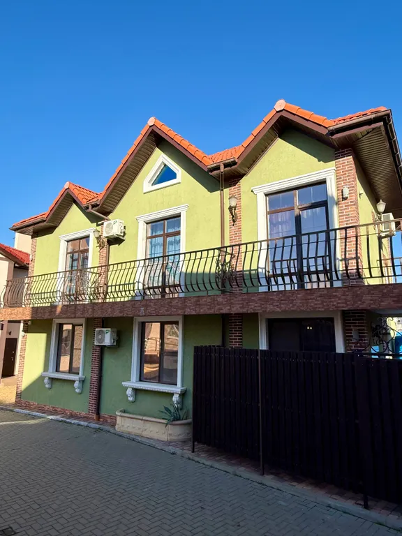 Изумрудный дизайнерский коттедж с бассейном — аренда посуточно в Кабардинка