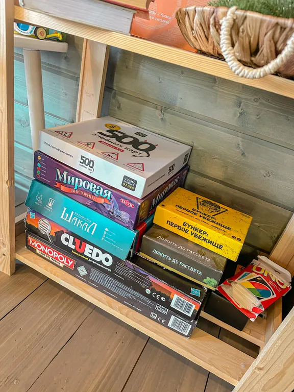 Дом в лесной сказке с видом на закат