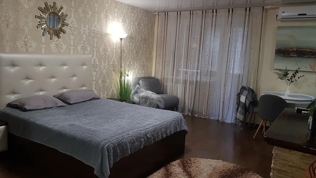 Студия в центре города, парк, ледовая арена