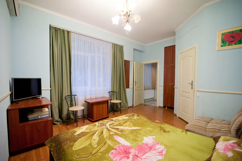 Коттедж 5-комнатный Дом — аренда посуточно в Ялта