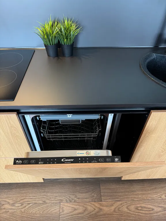 Стильная двухуровневая студия с захватывающим видом на город