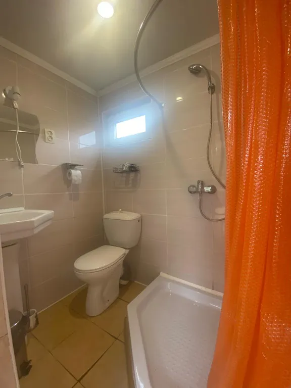 Эконом Трехместный номер с внешним санузлом под ключ для этого номера