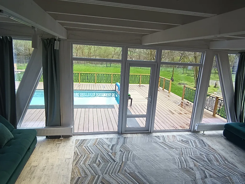 Дом с бассейном