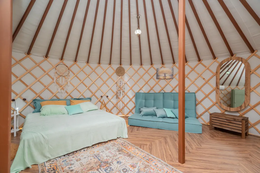 Глэмпинг в лесу