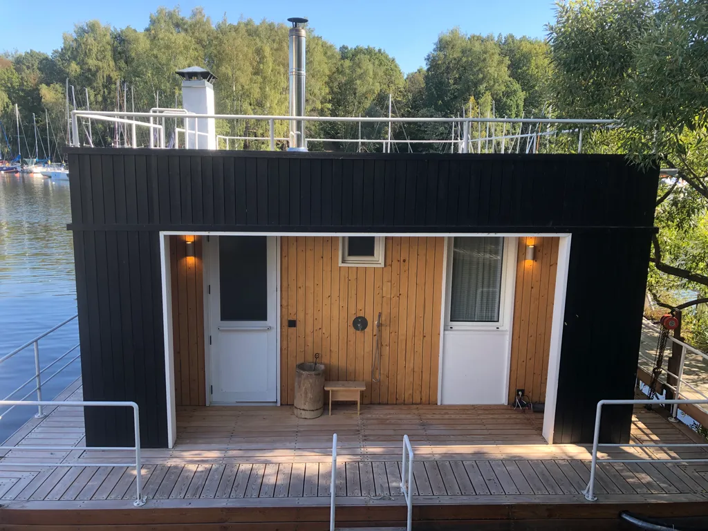 Речной домик с баней