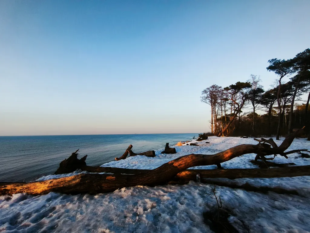 Уютный загородный дом с баней и прудом недалеко от моря
