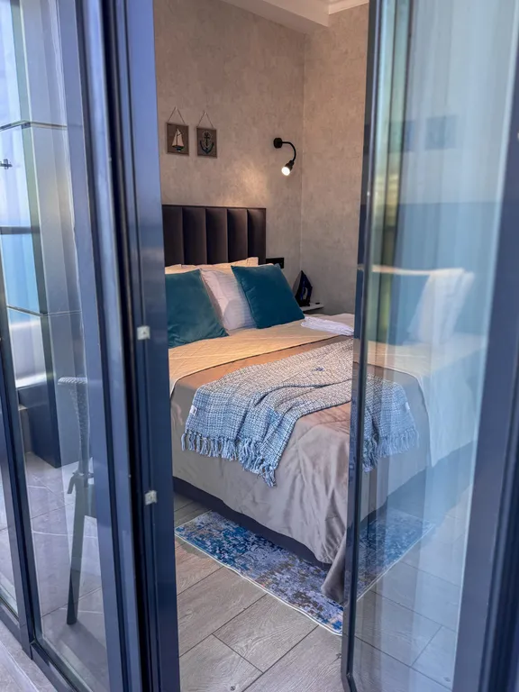 Каскад 2 Стильный апартамент на первой береговой линии