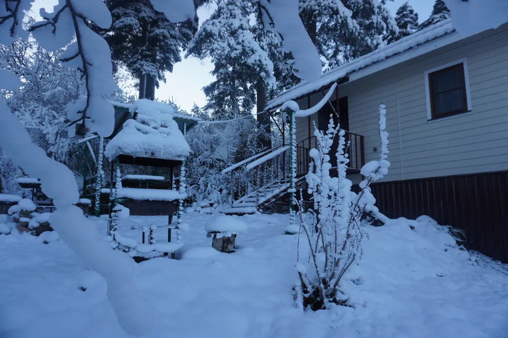 Домик на горке с баней