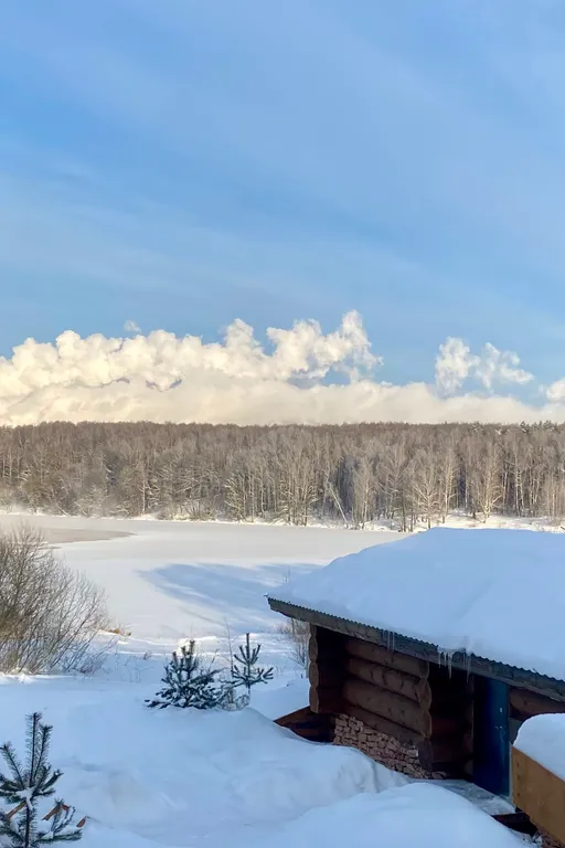 Шале на берегу реки с баней и горячей купелью