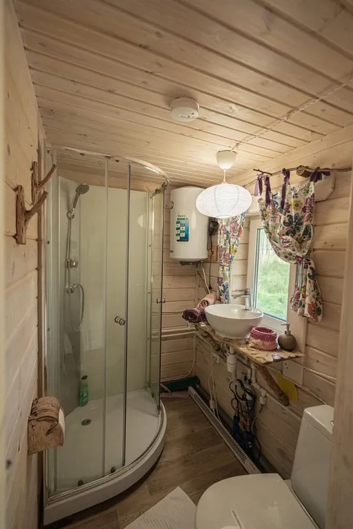 Коттедж Домик Рассвет с панорамными окнами в пол и гамаком — Тосно