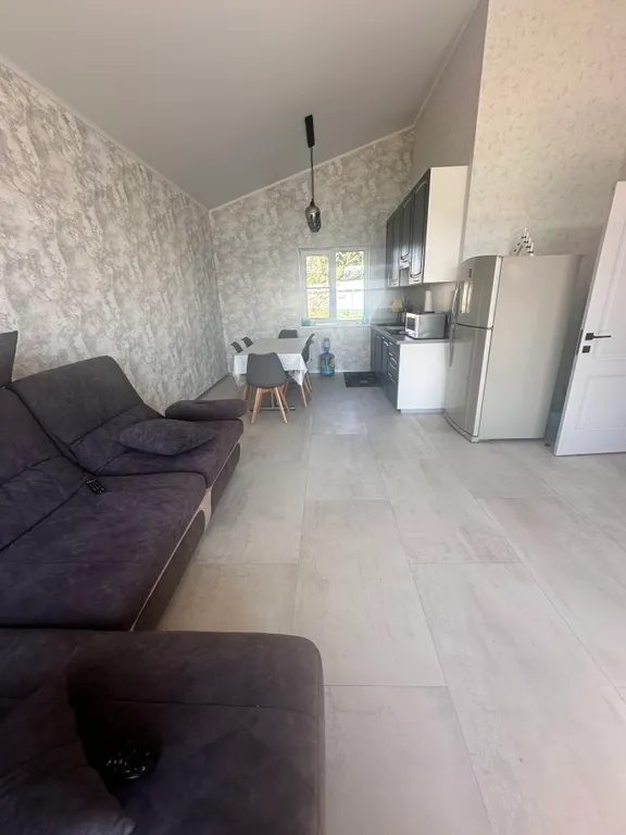 Уютный семейный дом на берегу озера