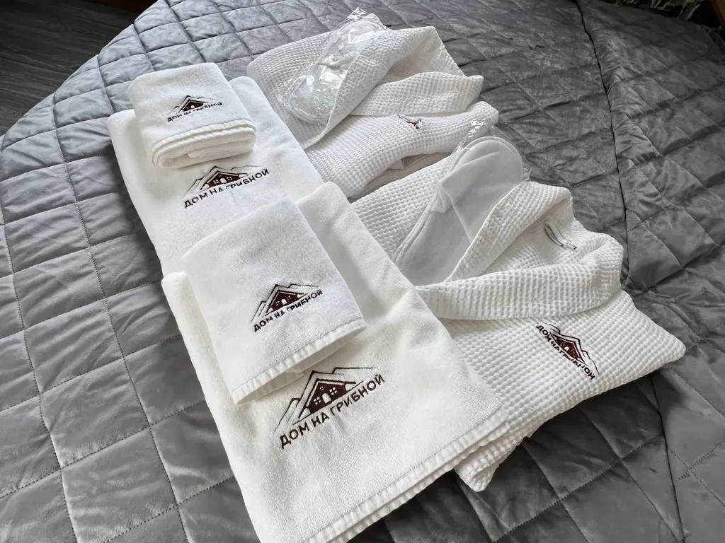 Дом в лесу с теплым бассейном и баней