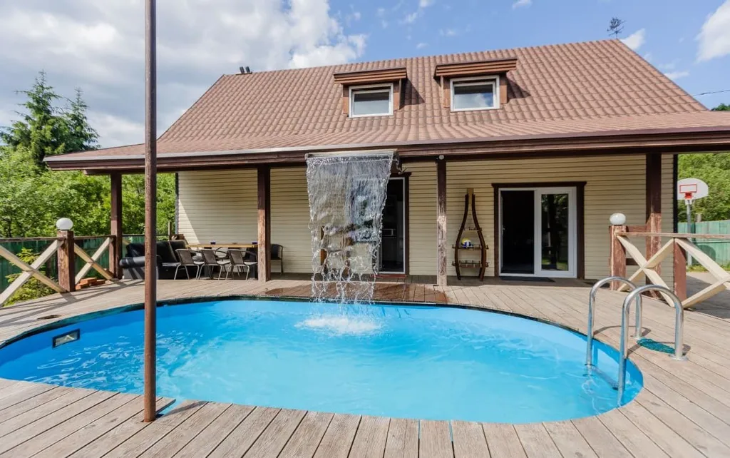 Коттедж с бассейном, баней и 5 спальнями