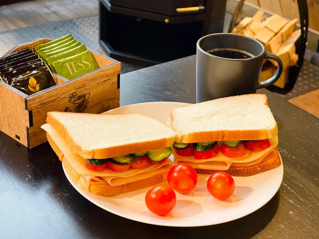 Большой загородный дом