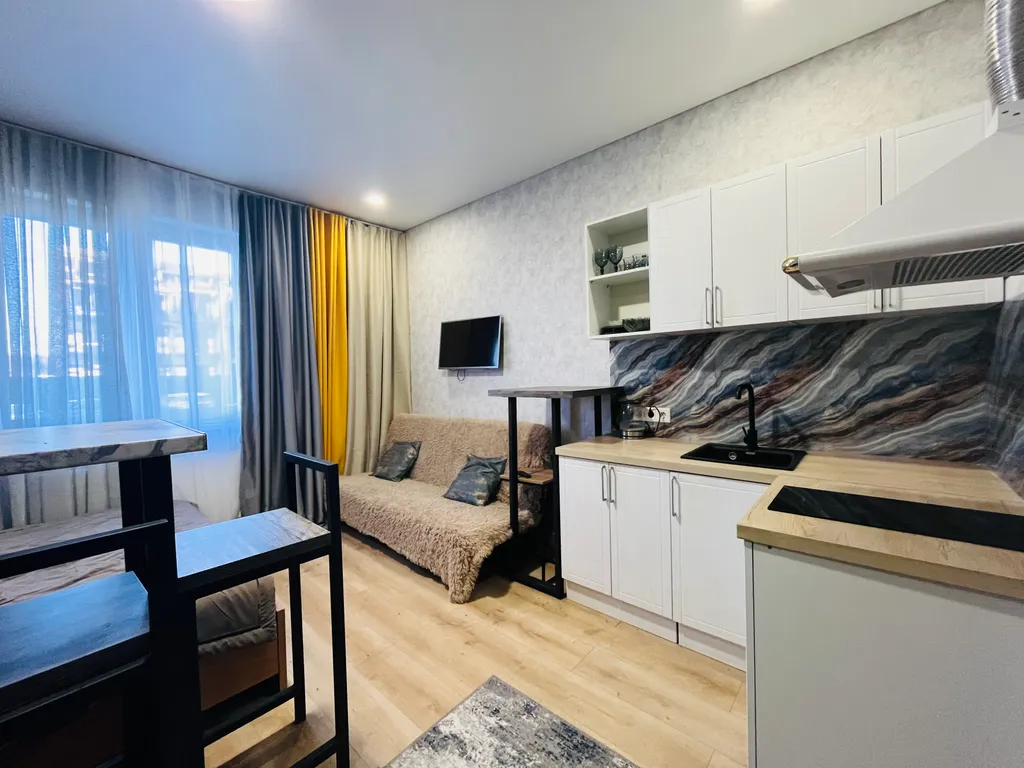 Уютная солнечная студия