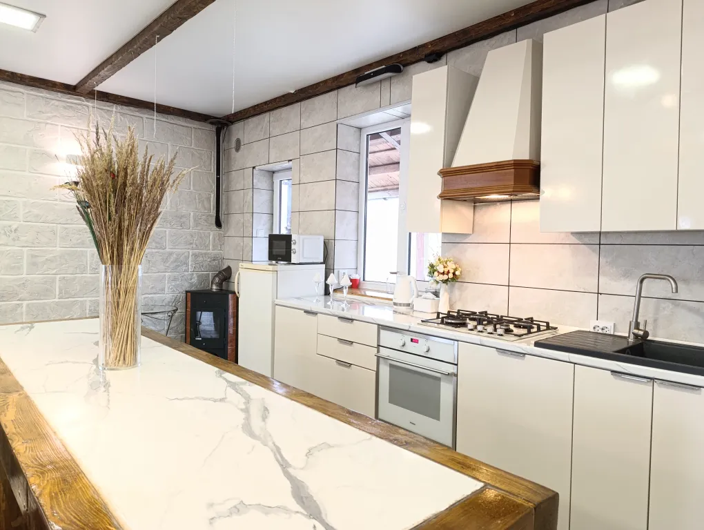 Уютный дом с баней рядом с заливом, карьером, голубыми озерами и сосновым лесом