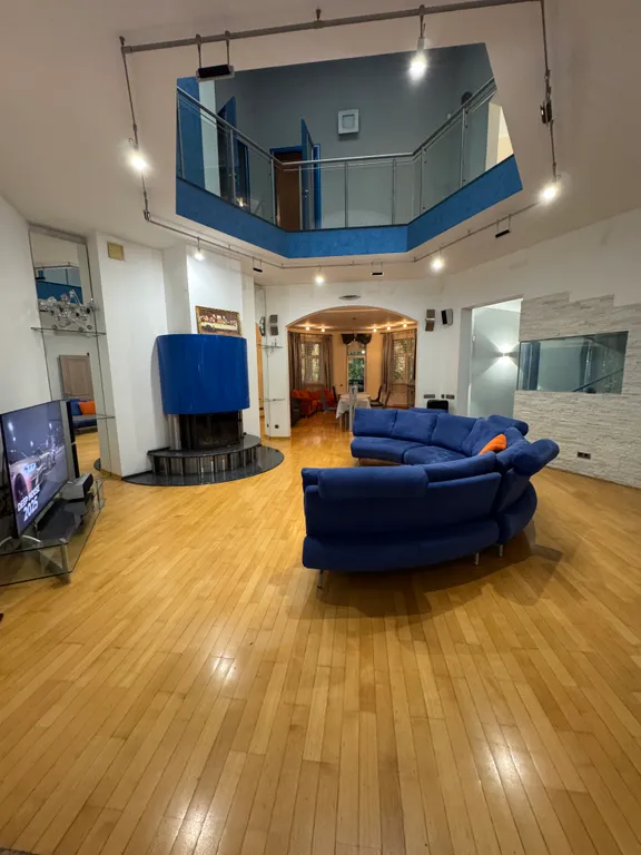 10-комнатный Дом