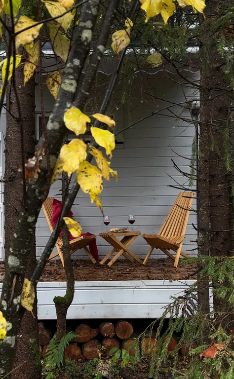 Домик в лесу в глэмпинге Сметана