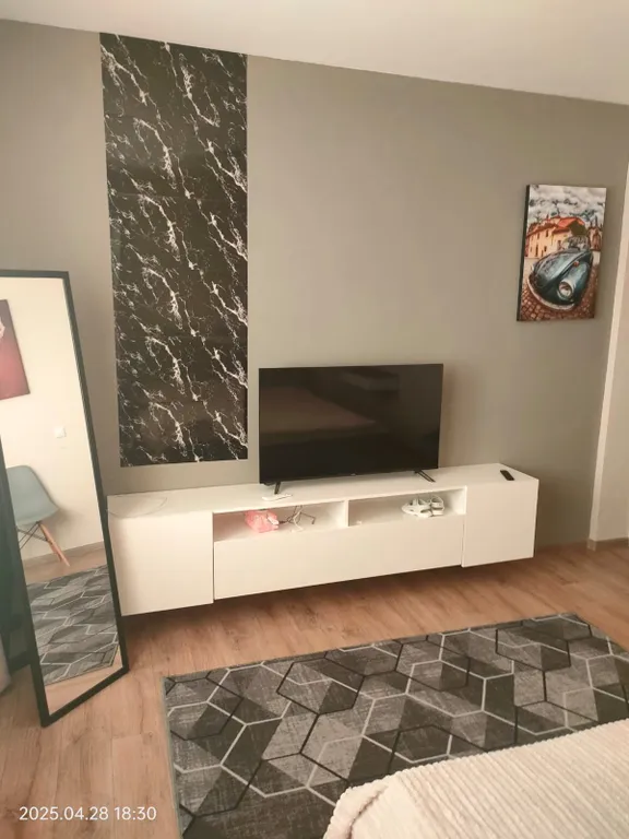 Уютная двухкомнатная квартира с видом на город и реку с 25 этажа