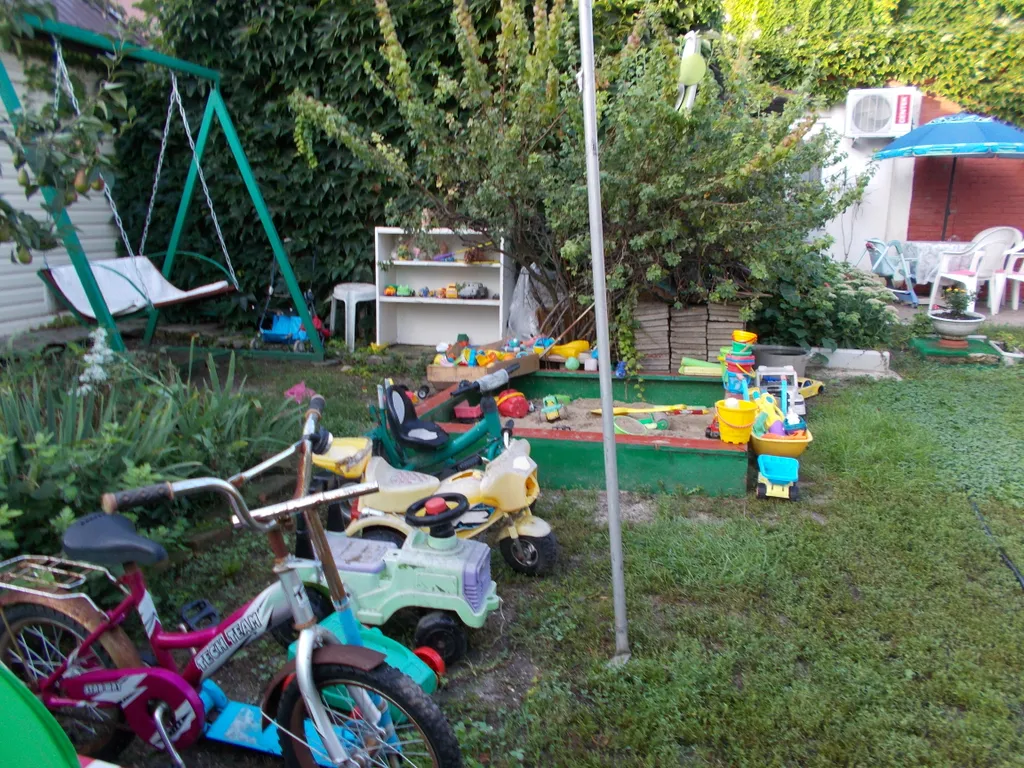 Коттедж Пол дома в зелёном саду в центре города — Ейск