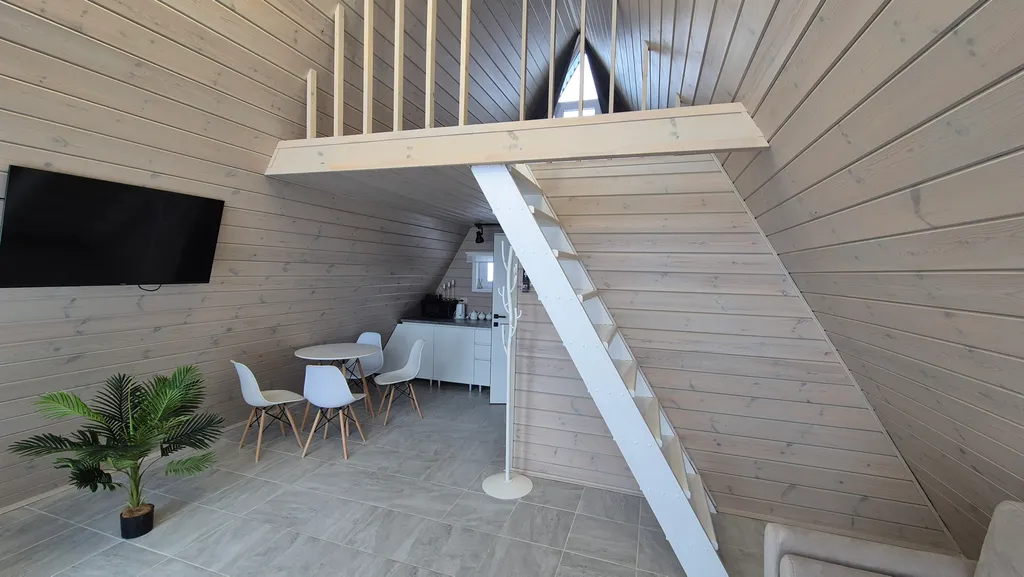 Дом в стиле A-frame с чаном