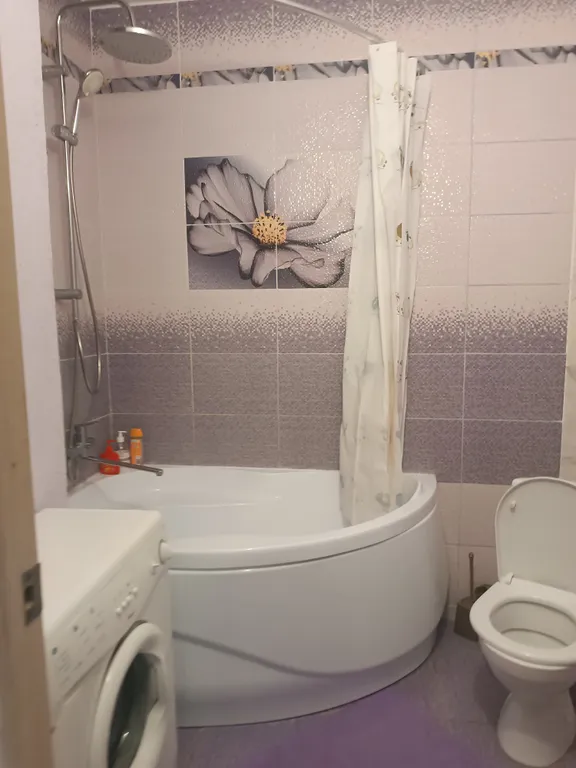 Студия рядом с остановкой трамвая