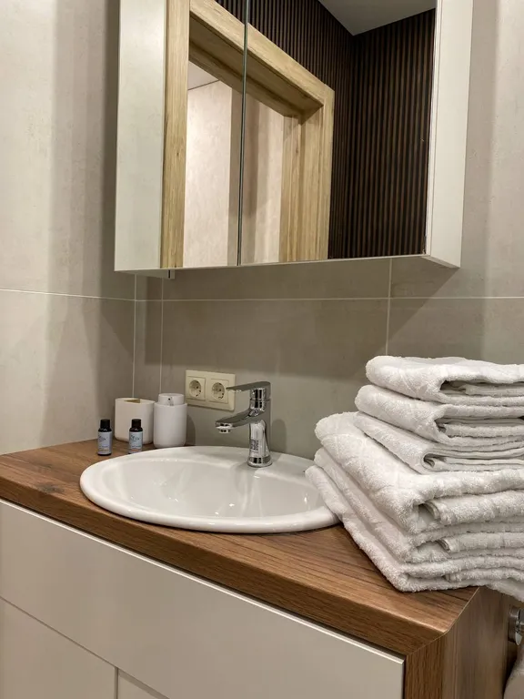 Апартаменты с собственной парковкой вблизи подъемника Горная Карусель