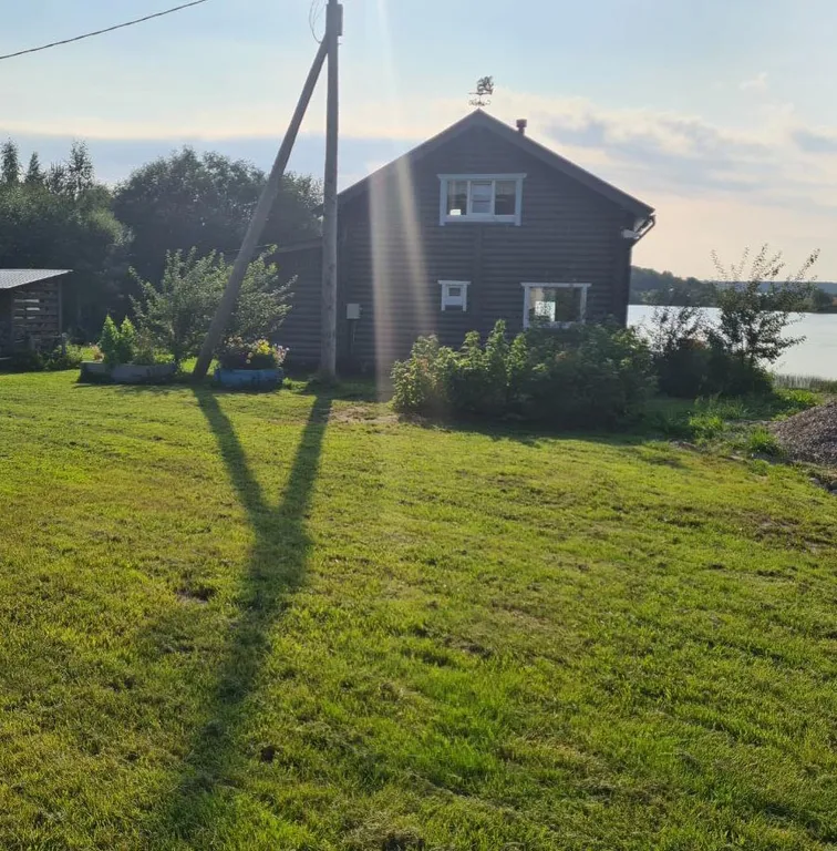 Домик у озера