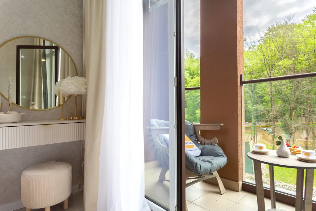 Студия с балконом и видом на лесопарк