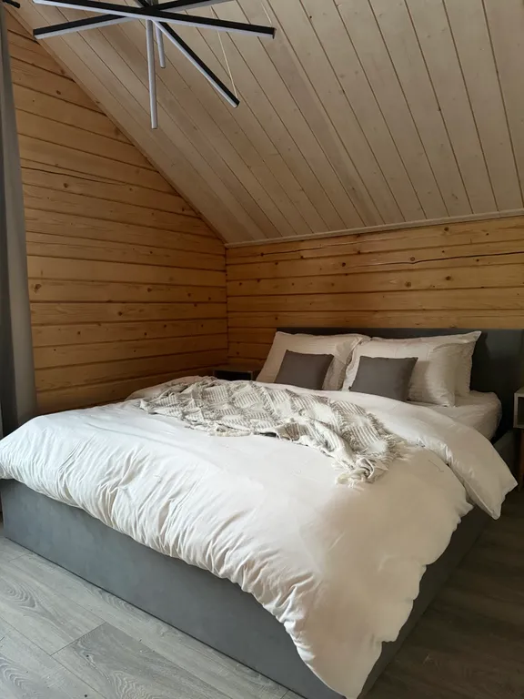 Коттедж в окружении леса десять минут на машине до южного склона