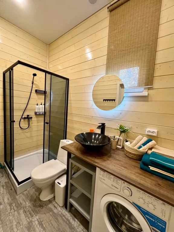 Стильный барн в соснах