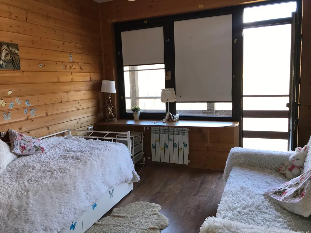 Дом в горах с видом на реку