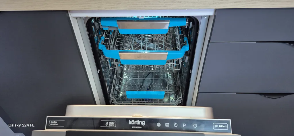 Новый стильный апартамент в двух шагах от моря с балконом и камином