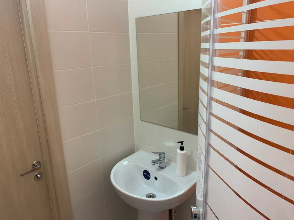 Апартаменты у метро с кухонной зоной и панорамными окнами