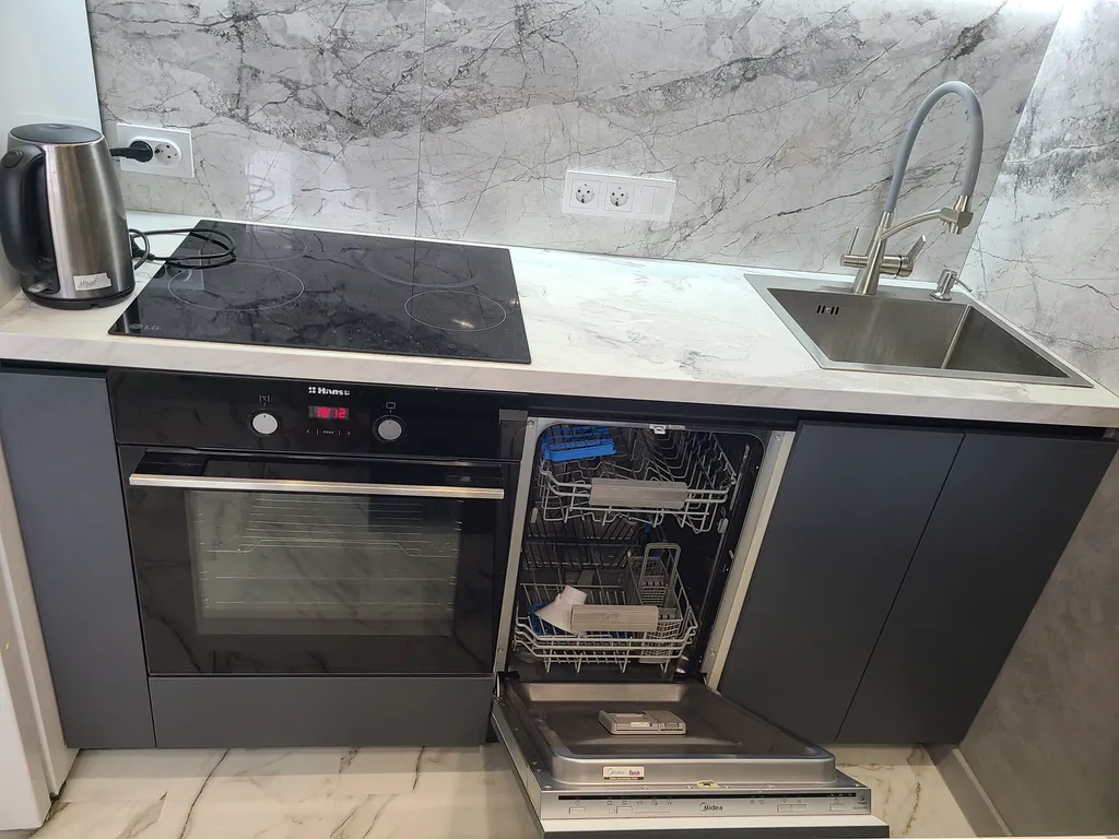 Новострой с видом на море