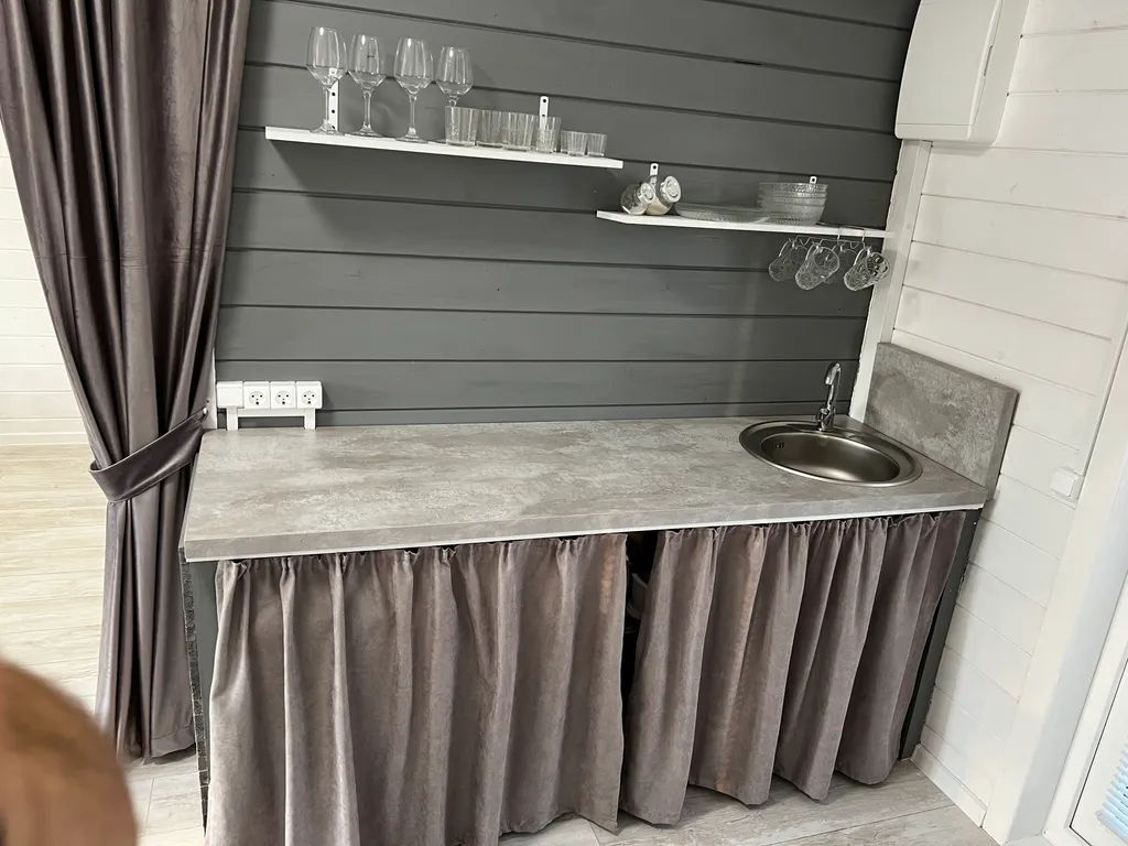 Белоснежный дом у горнолыжного курорта