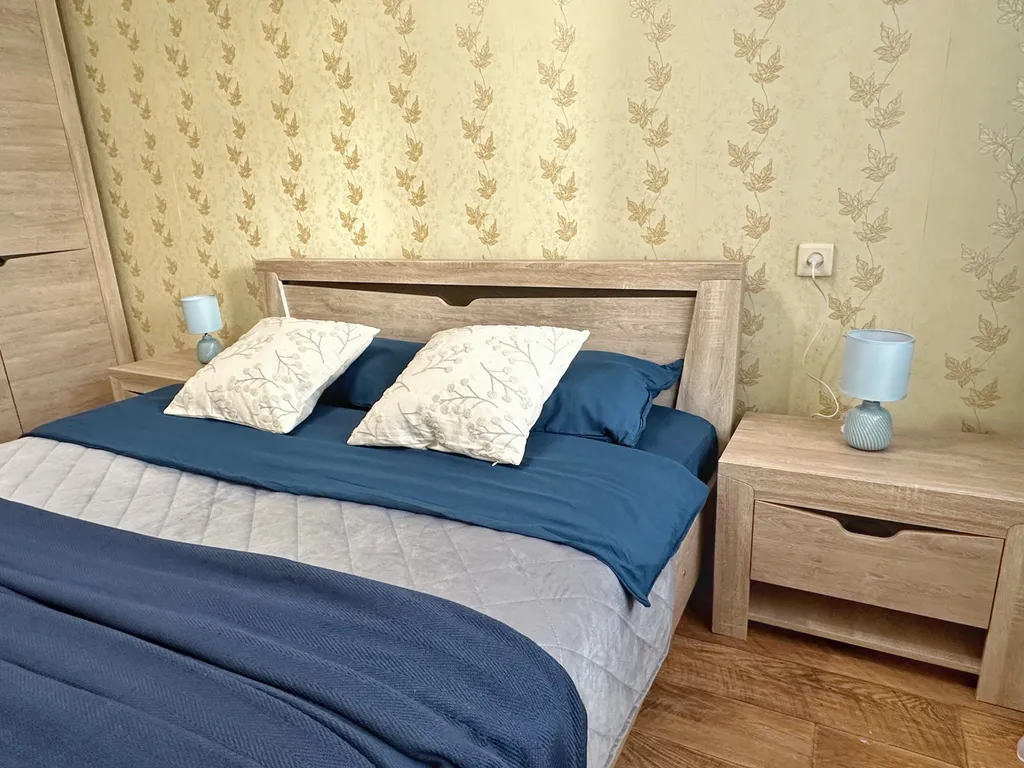 Двухкомнатная квартира с видом на реку на набережной