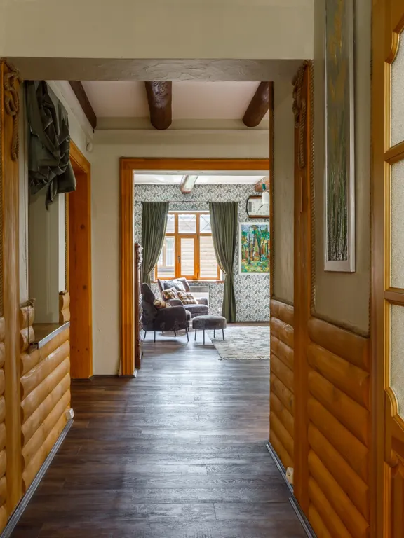 Уединённый дом на берегу живописной заводи