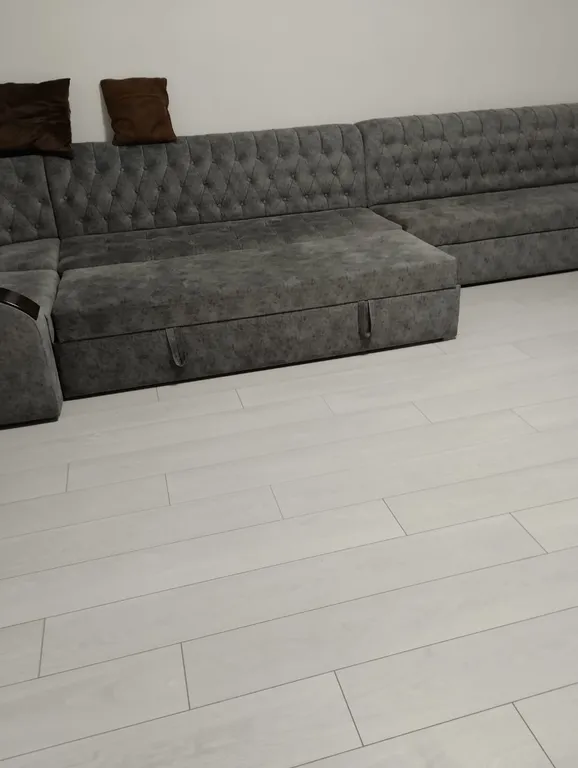 Большой двухэтажный дом в черте города и недалеко от моря