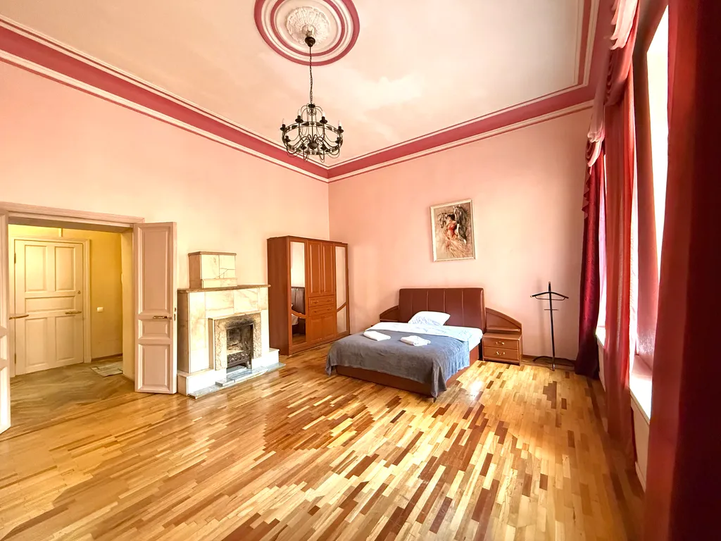 Просторная квартира в центре Санкт-Петербурга