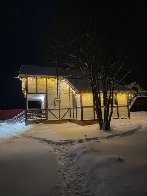 Коттедж Уютный дом с пятью спальнями на берегу водохранилища — аренда посуточно в Гагарин