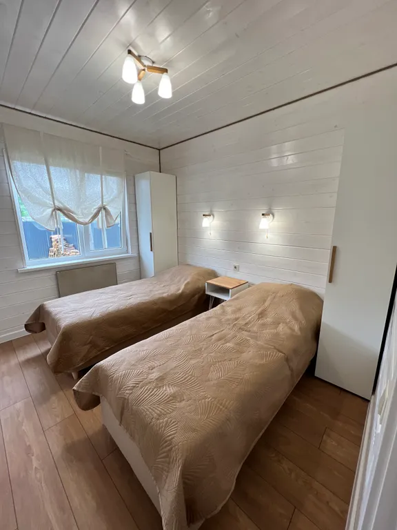 Новый дом с собственной территорией и видом на горы