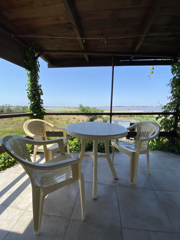 Комната с видом на море