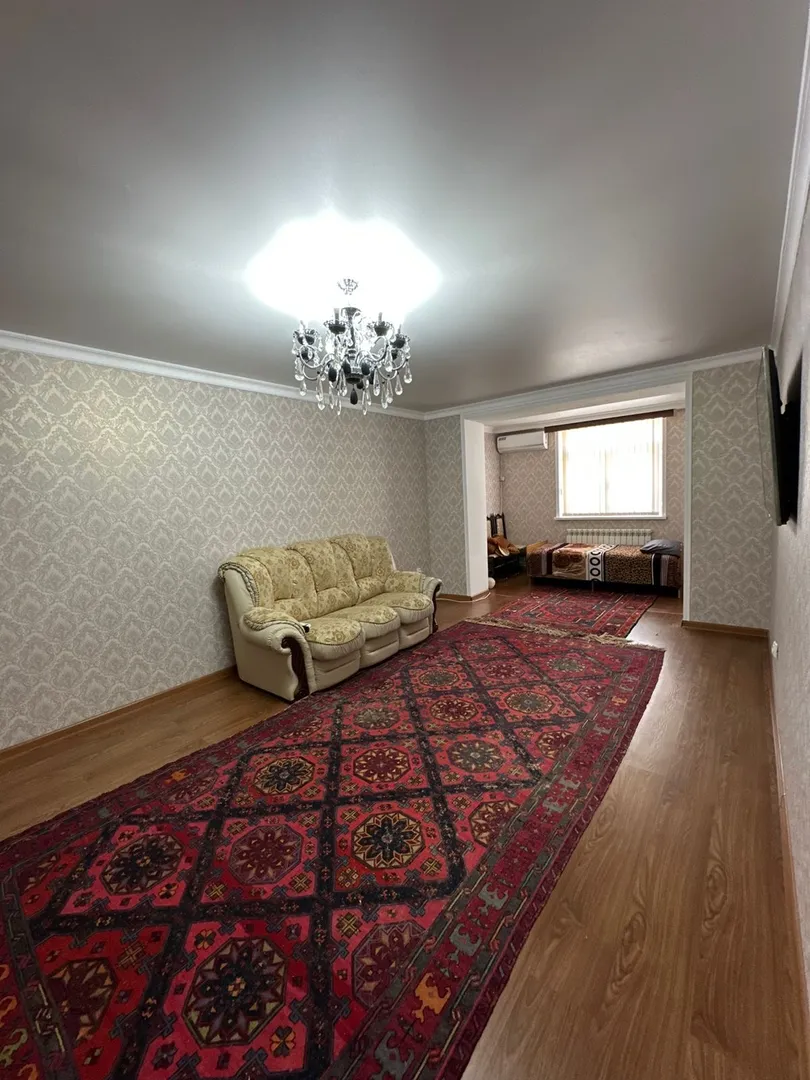 Вторая кровать в зале