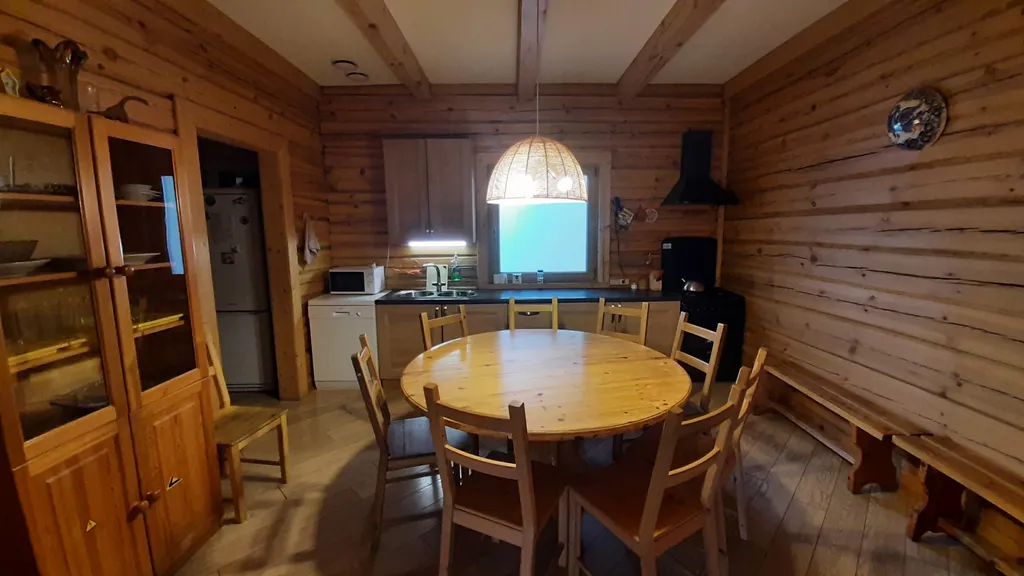 Загородный дом в черте города с русской баней