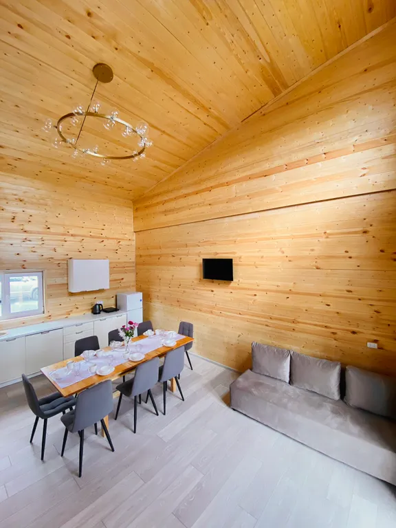 Дом Фэмэли - дом с 3-спальнями и просторной кухней-гостиной