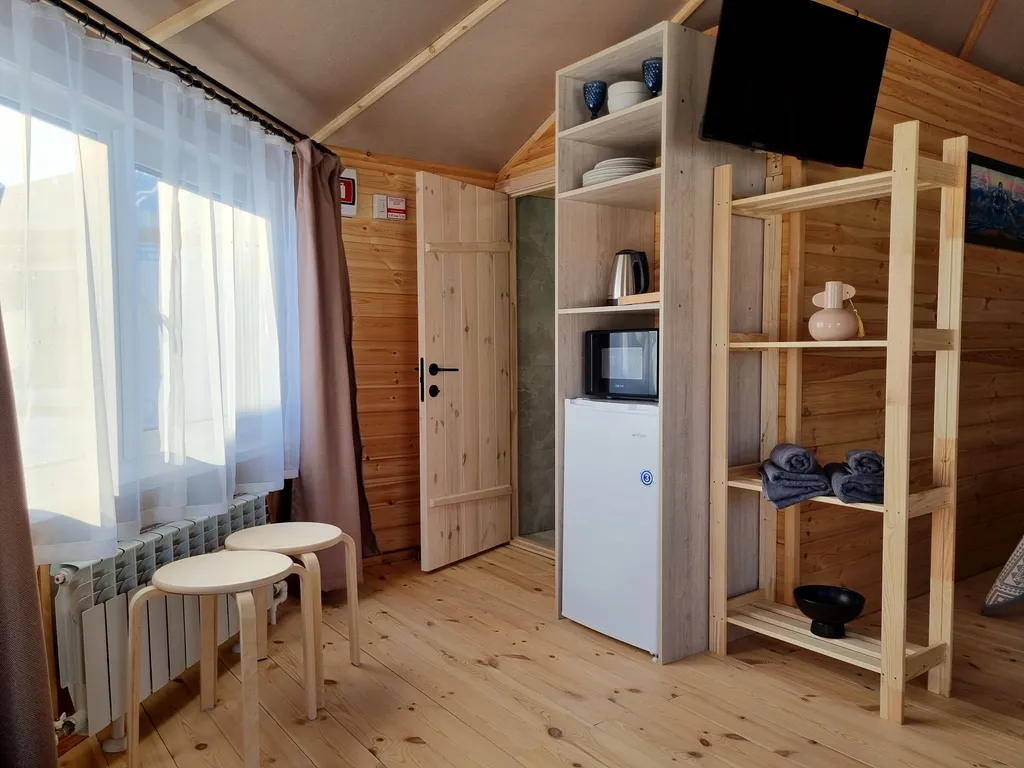 Комфортабельная юрта с панорамным окном, холодильником и микроволновко