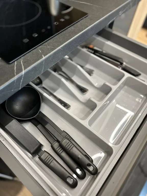 Современная студия с уютным интерьером в центре