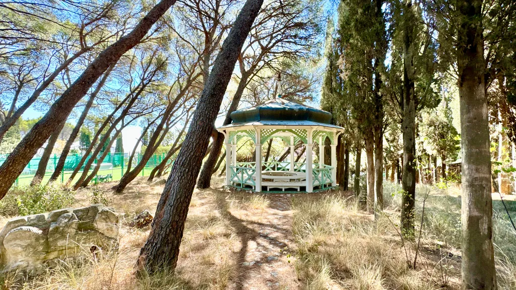 Дом у моря с личным парком, бассейном и сауной