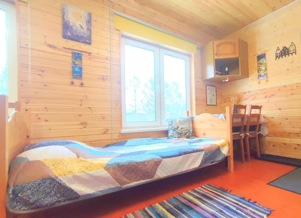 Просторный коттедж у озера с шикарным видом для большой компании